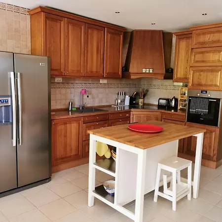 Luxurious 2 Bedroom With Terrace And Pool Apartman *