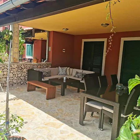 Luxurious 2 Bedroom With Terrace And Pool Vinišće