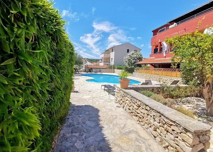 Luxurious 2 Bedroom With Terrace And Pool