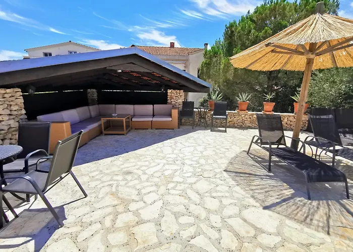 Luxurious 2 Bedroom With Terrace And Pool *