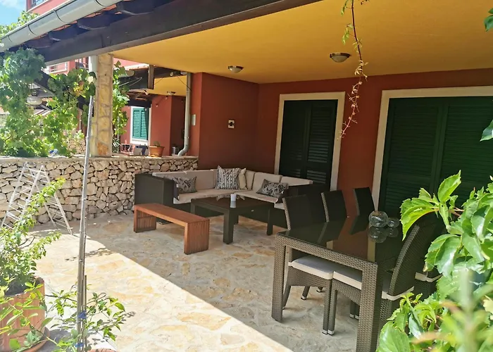 Luxurious 2 Bedroom With Terrace And Pool Vinišće