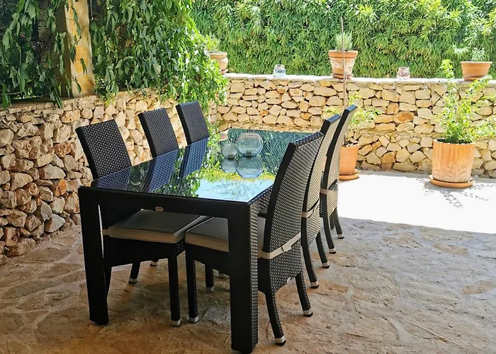 Luxurious 2 Bedroom With Terrace And Pool